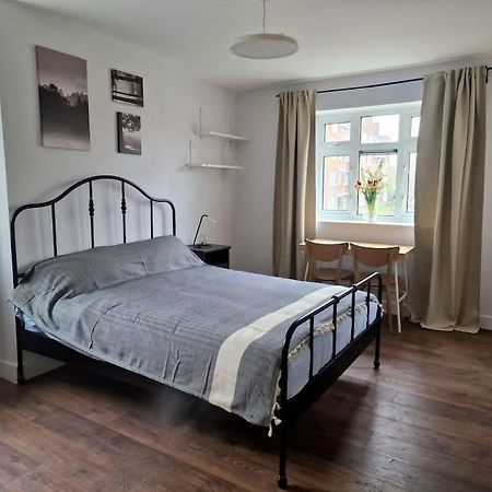 Ozan'S Flat Double Bedroom-1, Sharing Kitchen And Bath Лондон Екстер'єр фото